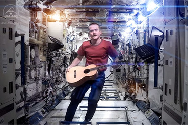 Канадский астронавт выпустит альбом записанных в космосе песен