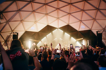 Roof Fest анонсировал свой юбилейный сезон концертов на крыше